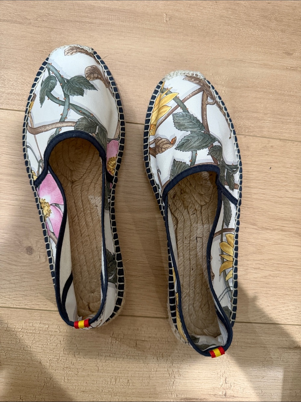 Gucci Floral Canvas Slip-On Espadrilles in White